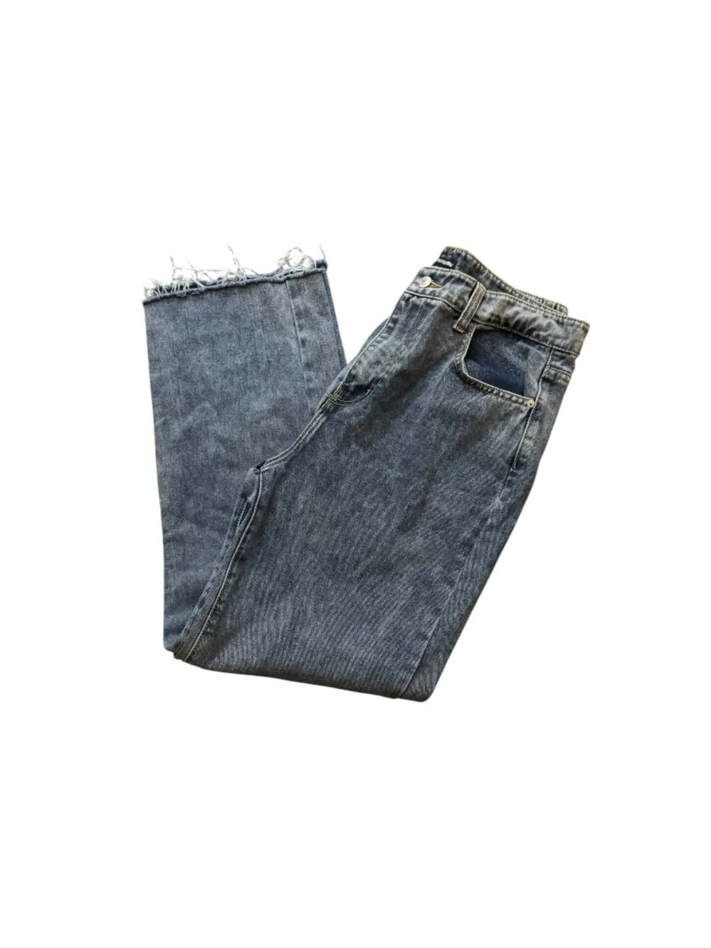 PrettyLittleThing Mid-Rise Straight Leg Jeans in Washed Blue